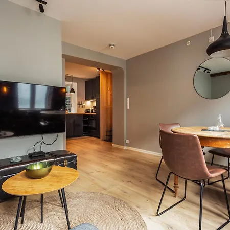 Designer In Old Apartman *